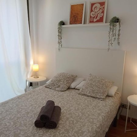 Private Rooms Near Las Ramblas Βαρκελώνη Εξωτερικό φωτογραφία